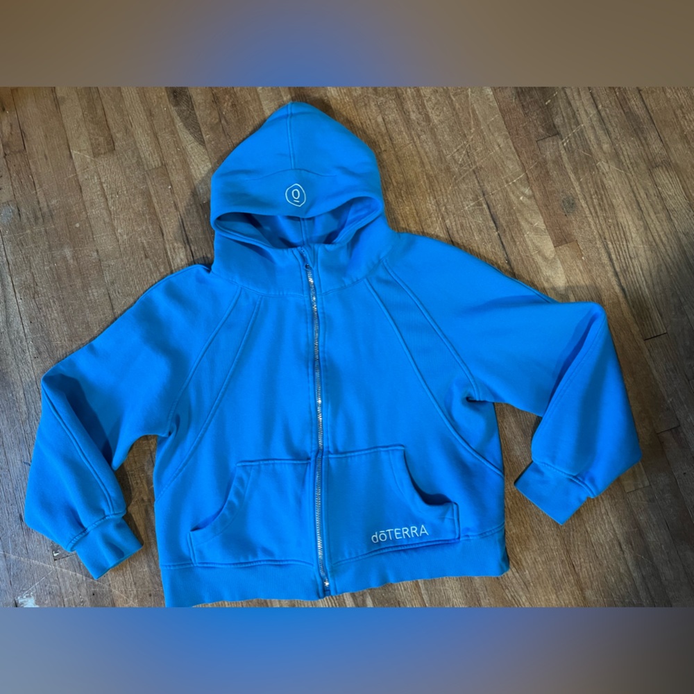 CROPPED FULL ZIP dōTERRA HOODIE